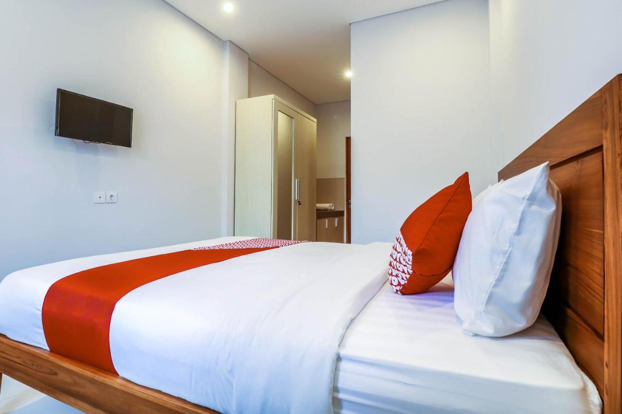 Oyo 1200 Kencana Residence จิมบาราน ภายนอก รูปภาพ